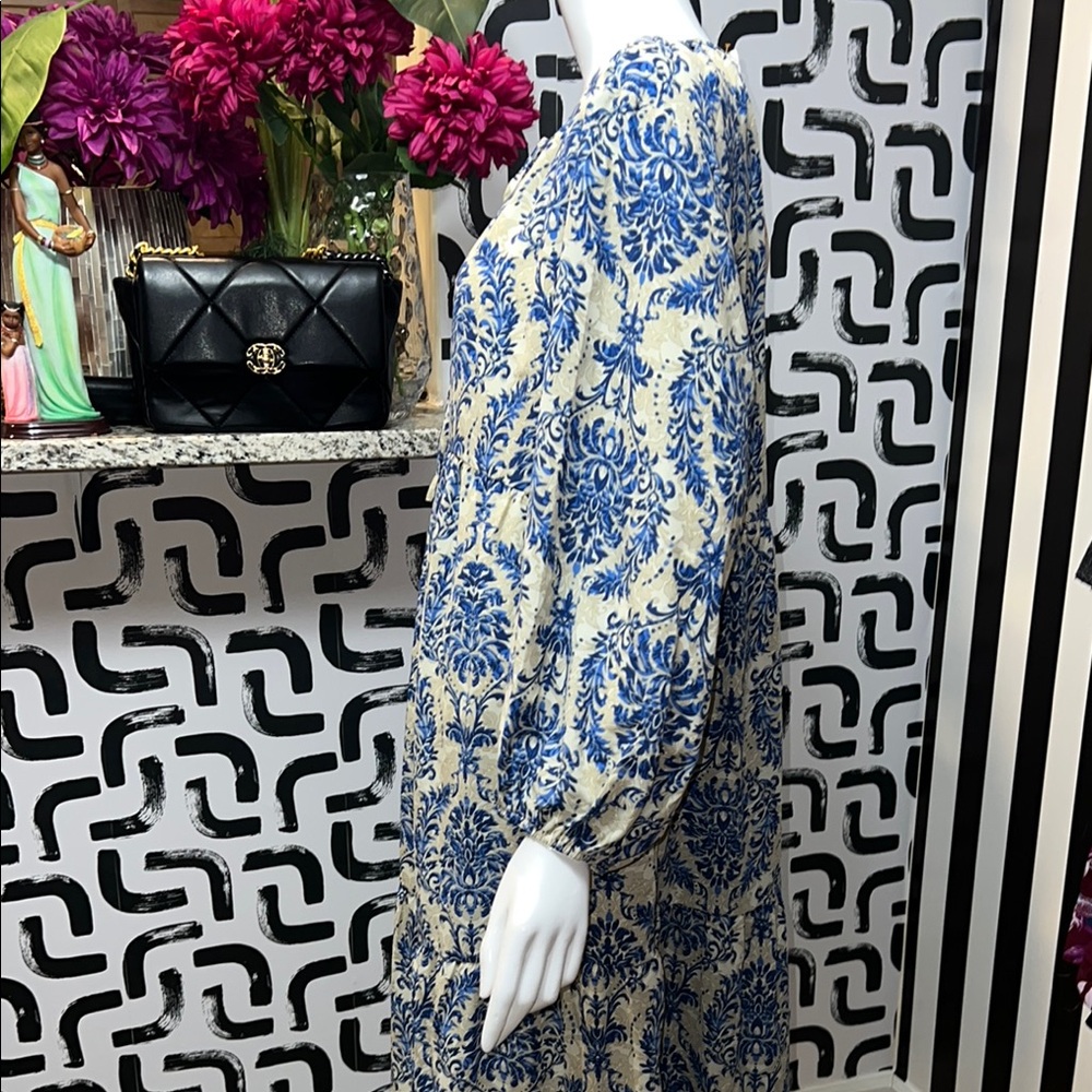 Chic Blue and Cream Patterned Maxi Dress - Picture 7 of 11